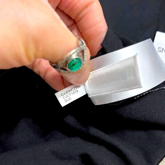 NWT Women's Size Large Calvin Klein Short Sleeve Cropped Logo Print Tee In Black - Picture 9 of 10